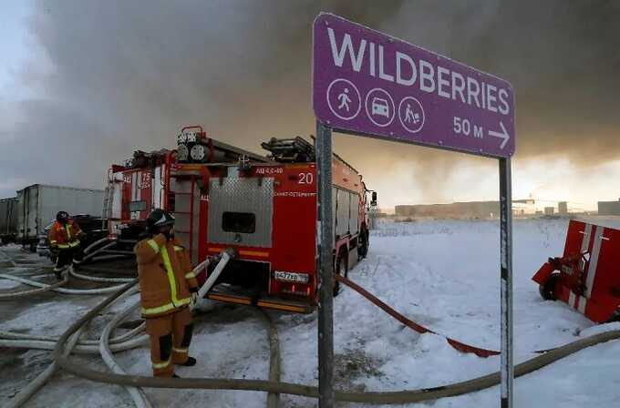 Одна сотрудница сгоревшего склада Wildberries в Петербурге пострадала, трое пропали без вести