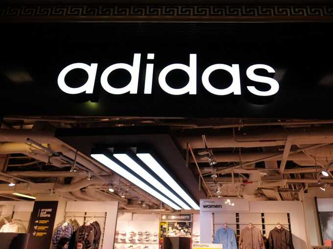 В офисах Adidas прошли обыски из-за налоговых нарушений